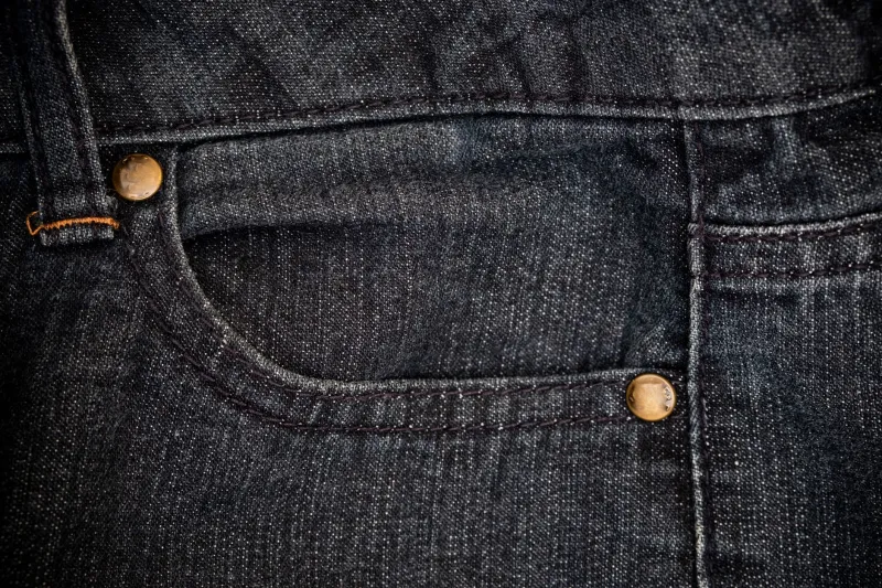 The Pocket That Was Never There: A 300-Year-Old Fashion Lie